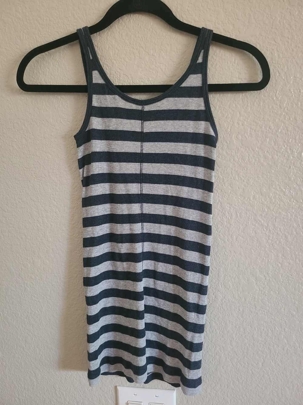 Vince Navy Blue & Gray Stripped Tank Top Sleeveless Size Small - Picture 4 of 4